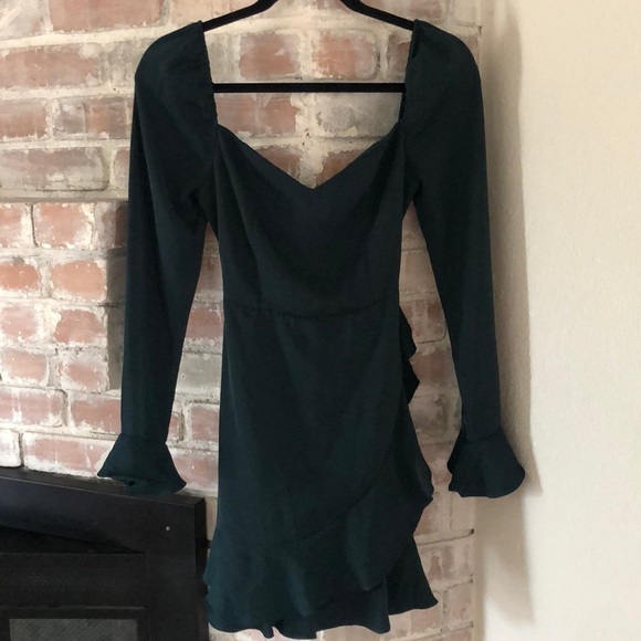 Gorgeous Emerald Green Long Sleeve Sweetheart Neckline Ruffle Dress Size XSmall - Picture 2 of 6